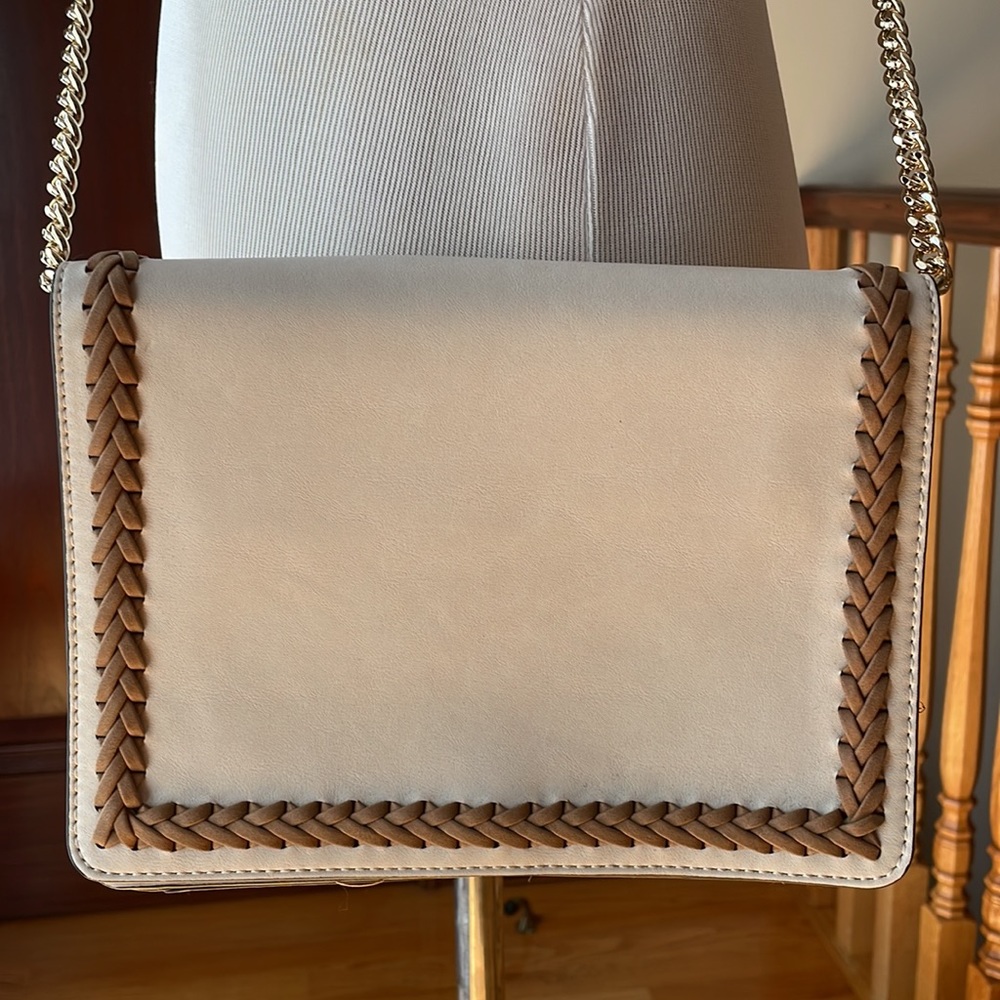 Ivory crossbody with gold chain
